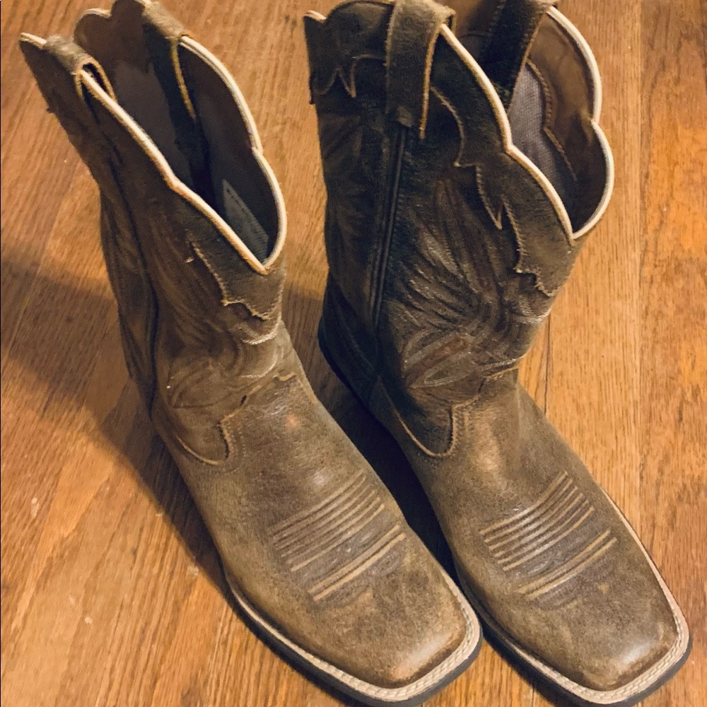 Womens Arita cowgirl boots.